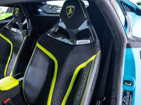 Used 2024 Lamborghini Huracan Tecnica RWD image 40