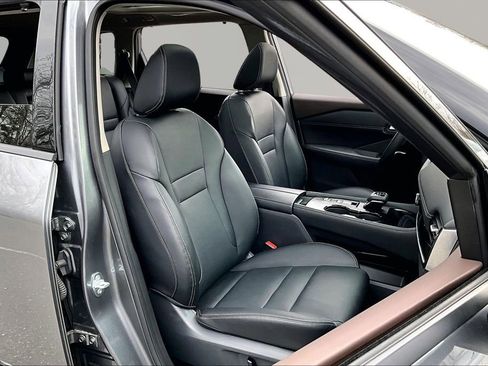 Used 2023 Nissan Rogue SL w/ SL Premium Package image 23