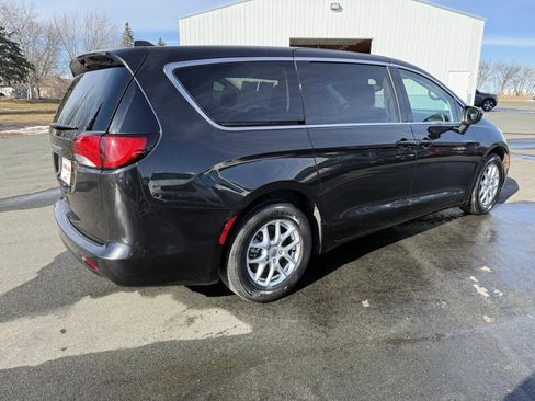 Used 2023 Chrysler Voyager LX image 8