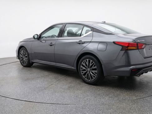 Used 2025 Nissan Altima 2.5 SV FWD image 6