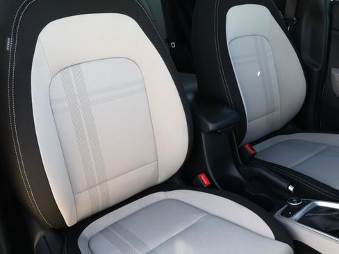 Used 2021 Hyundai Venue SEL w/ Premium Package image 17