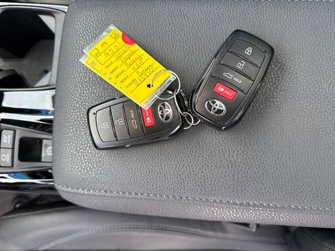 Used 2025 Toyota Camry XSE image 32