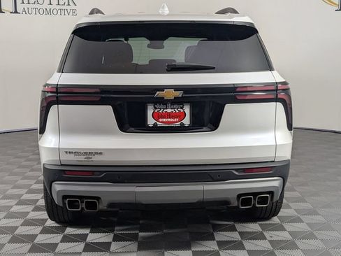 Used 2025 Chevrolet Traverse LT w/ Driver Confidence Package FWD image 6