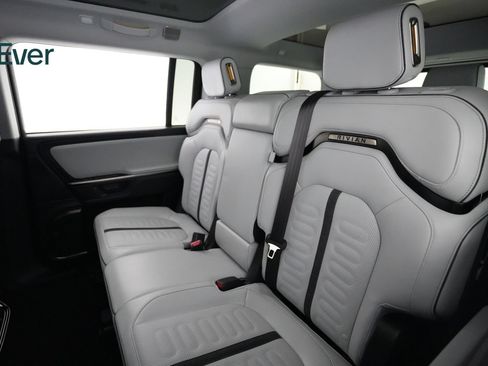 Used 2025 Rivian R1S Adventure AWD/4WD image 24
