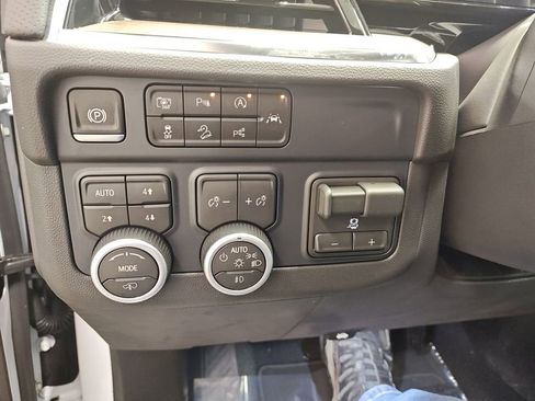 New 2026 Chevrolet Suburban High Country image 27