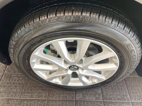 Used 2022 Nissan Rogue Sport SV w/ Technology Package image 5