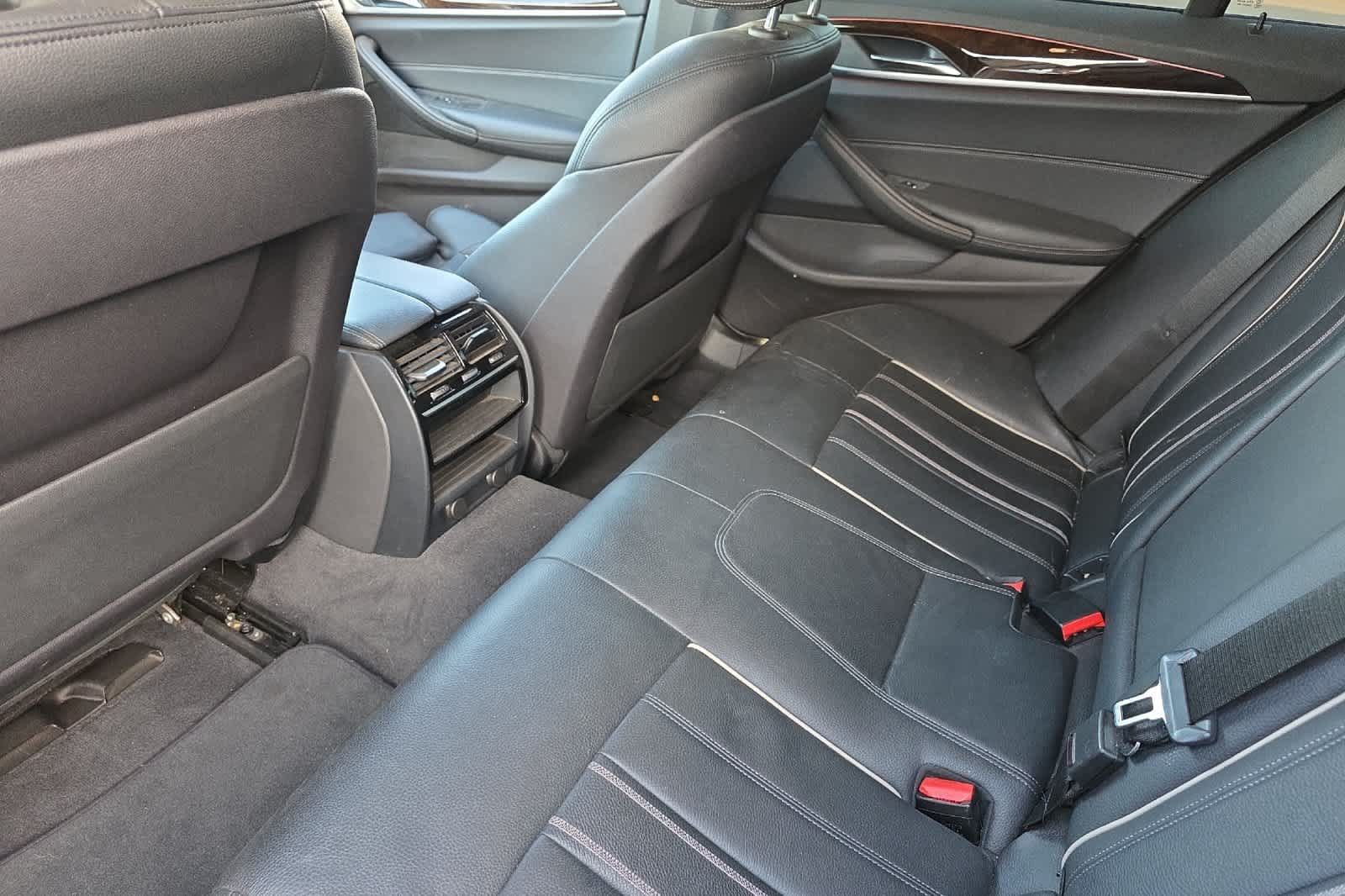 Used 2019 BMW 540i w/ M Sport Package RWD image 5