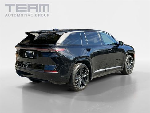 Used 2024 Jeep Wagoneer Launch Edition image 7