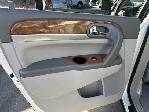 Used 2011 Buick Enclave CXL image 19