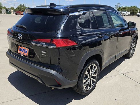 Used 2022 Toyota Corolla Cross XLE w/ Convenience Package image 5