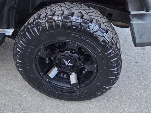 Used 2014 Jeep Wrangler Unlimited Sahara image 9