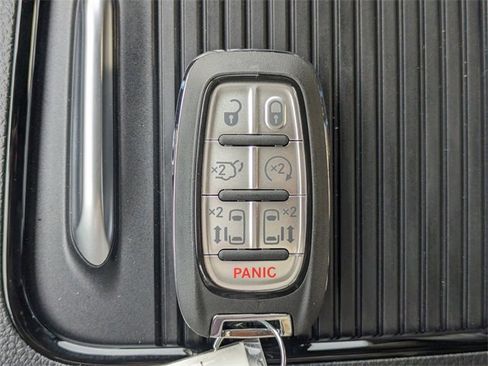 New 2026 Chrysler Pacifica Limited image 30