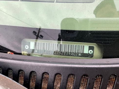 Used 2005 Chevrolet Silverado 1500 LS w/ Light Duty Power Package image 18