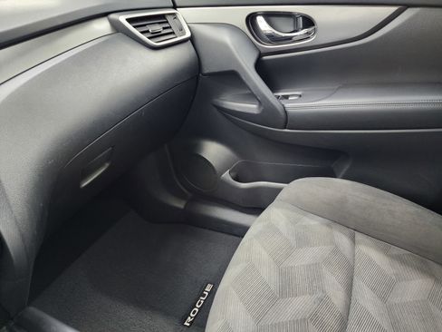 Used 2016 Nissan Rogue SV image 14