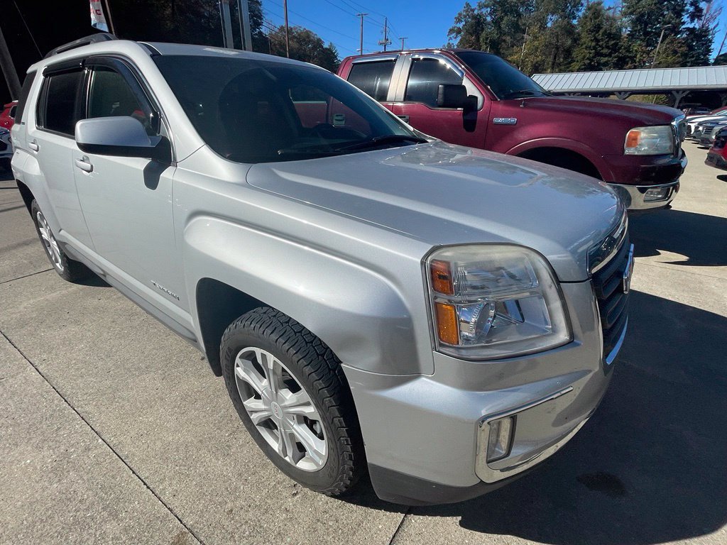 Used 2017 GMC Terrain SLE w/ Driver Alert Package I AWD/4WD image 3