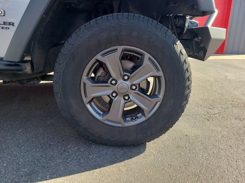 Used 2017 Jeep Wrangler Unlimited Rubicon AWD/4WD image 18