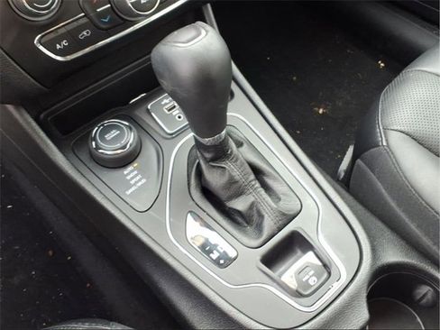 Used 2021 Jeep Cherokee Latitude Lux w/ Comfort/Convenience Group image 12