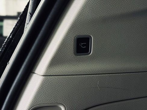 Used 2024 Chrysler Voyager LX FWD image 12