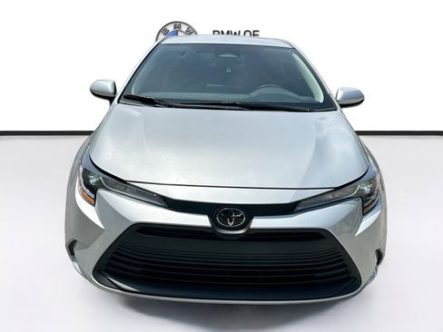 Used 2025 Toyota Corolla LE FWD image 2