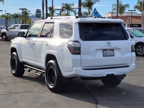 Used 2022 Toyota 4Runner SR5 Premium image 8