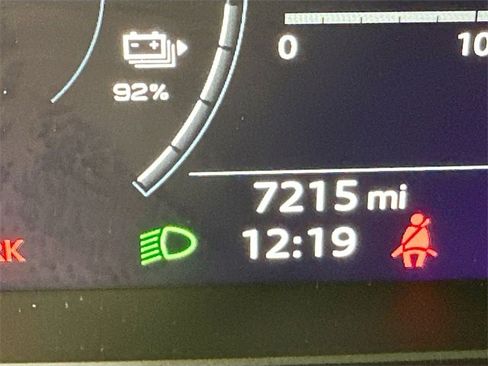 Used 2025 Audi Q4 e-tron Premium w/ Convenience Package image 18