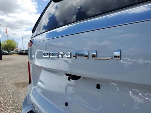 New 2026 GMC Yukon XL Denali w/ Sun & Power Step Package AWD/4WD image 9