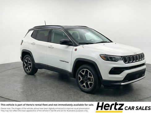 Used 2025 Jeep Compass Trailhawk AWD/4WD image 1