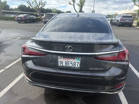 Used 2024 Lexus ES 300h w/ Premium Package image 5