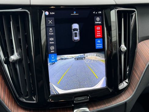Certified 2023 Volvo XC60 B5 Plus w/ Climate Package AWD/4WD image 31