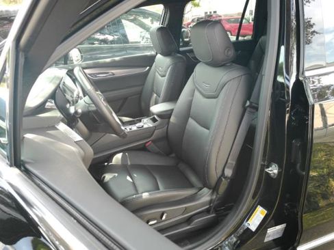 Used 2025 Cadillac XT6 Luxury FWD image 14