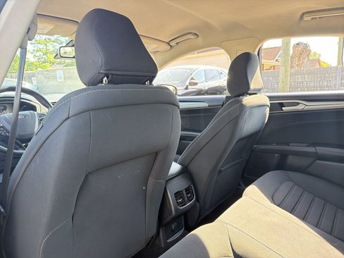 Used 2020 Ford Fusion SE FWD image 22