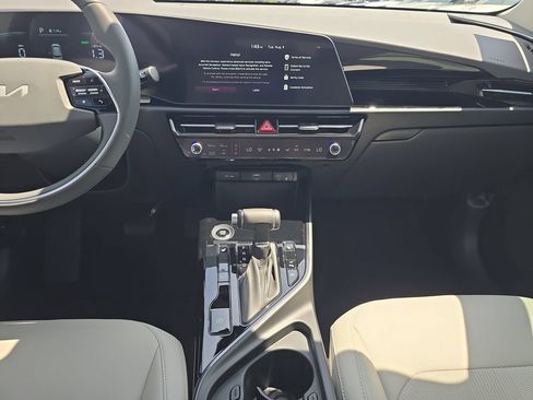 New 2026 Kia Niro EX FWD image 14
