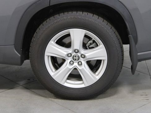 Used 2023 Toyota Highlander L image 8