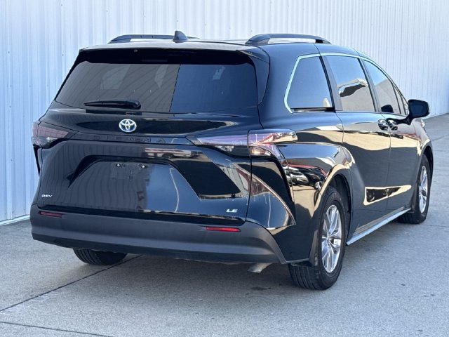 Used 2025 Toyota Sienna LE FWD image 4
