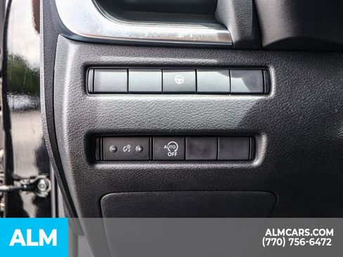 Used 2023 Nissan Rogue SV image 37