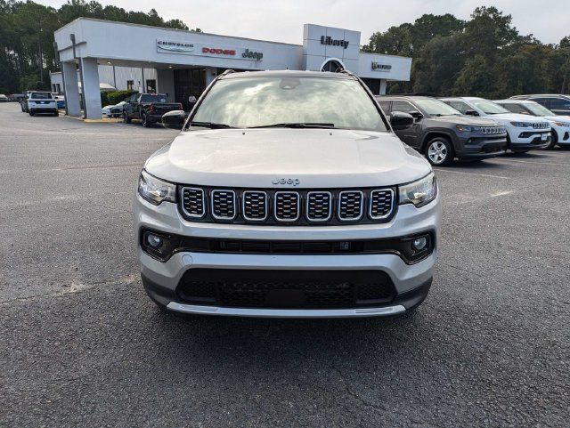 Used 2025 Jeep Compass Limited AWD/4WD image 10