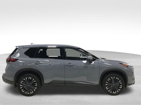 Used 2025 Nissan Rogue SL w/ Tech Package AWD/4WD image 3