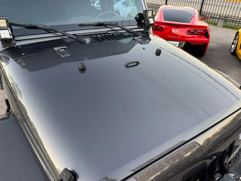 Used 2017 Jeep Wrangler Unlimited Sport w/ Connectivity Group image 15