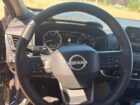 Used 2025 Nissan Rogue SV AWD/4WD image 15