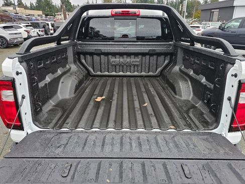 Used 2025 GMC Canyon AT4 w/ Nightfall Edition image 13