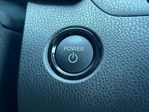 Used 2025 Toyota Camry SE w/ Convenience Package image 26