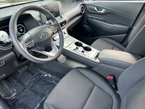 Used 2023 Hyundai Kona SE w/ Cargo Package image 9