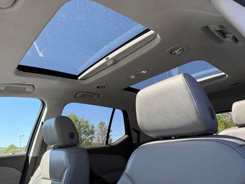 Used 2019 Chevrolet Traverse LT w/ LT Premium Package image 23