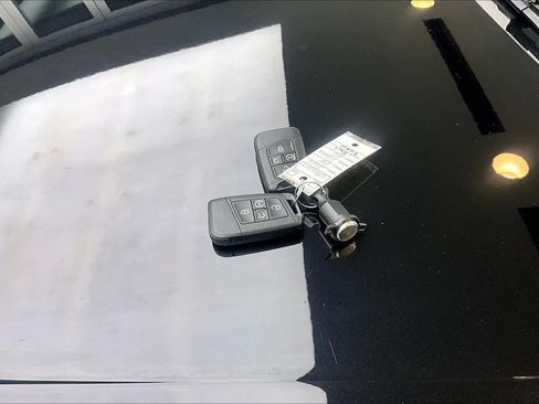 Used 2022 Volkswagen Tiguan SE image 15