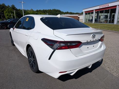 Used 2024 Toyota Camry SE w/ Cold Weather Package AWD/4WD image 3