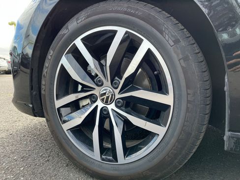 Used 2025 Volkswagen Jetta SE image 31