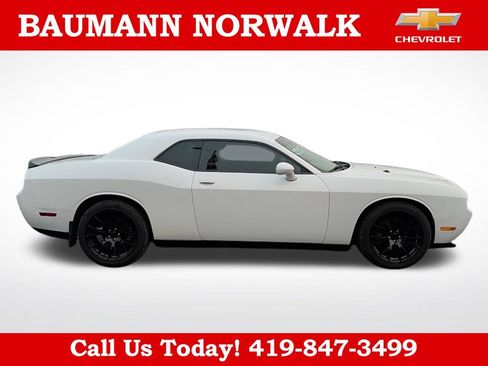 Used 2013 Dodge Challenger SXT RWD image 6