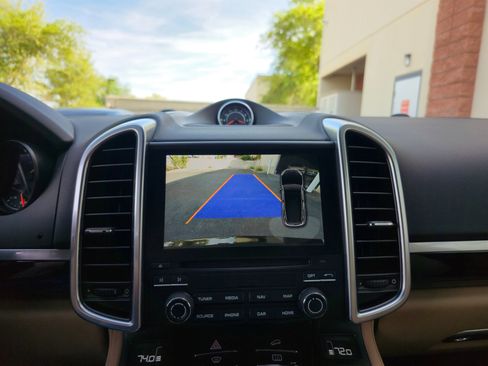 Used 2018 Porsche Cayenne S w/ Premium Package image 18