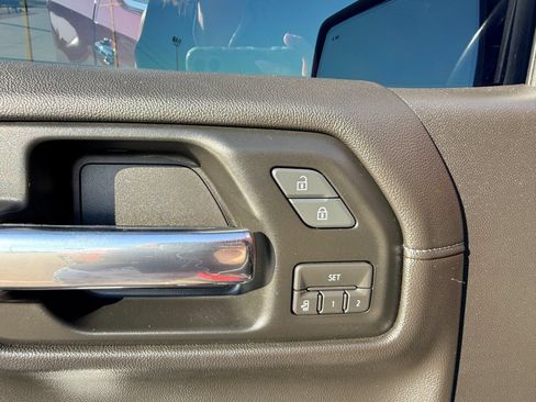 Used 2019 Chevrolet Silverado 1500 High Country w/ Technology Package AWD/4WD image 13
