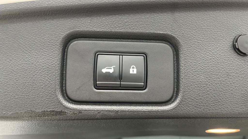 Used 2023 Nissan Pathfinder SL AWD/4WD image 26
